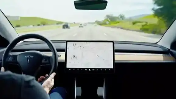 特斯拉转发副总裁陶琳博文：我们造车的首要原则永远是安全